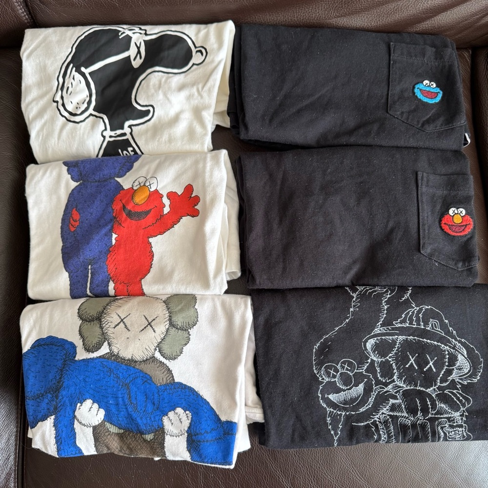 Uniqlo x KAWS Black & White Graphic Short Sleeve Tee Lot